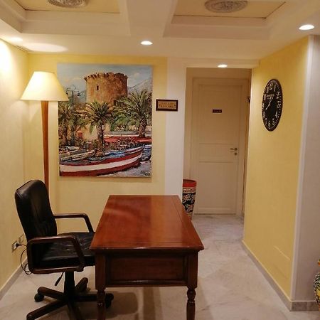 Federico 70 Giada Economy Hotel Palermo Bagian luar foto